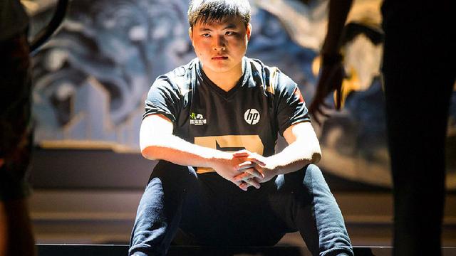 足球作为中 足球作为中