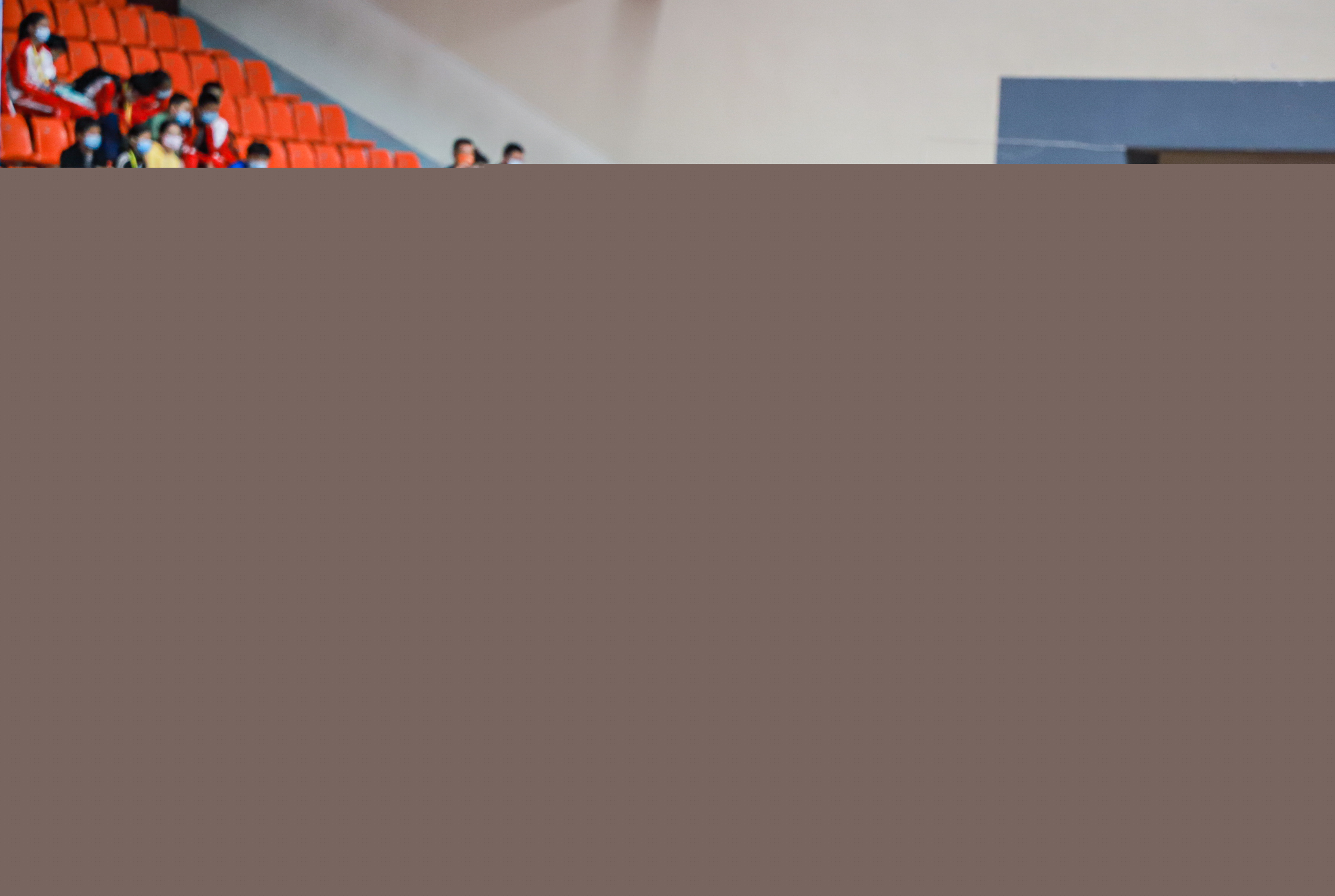 现实却一再 现实却一再